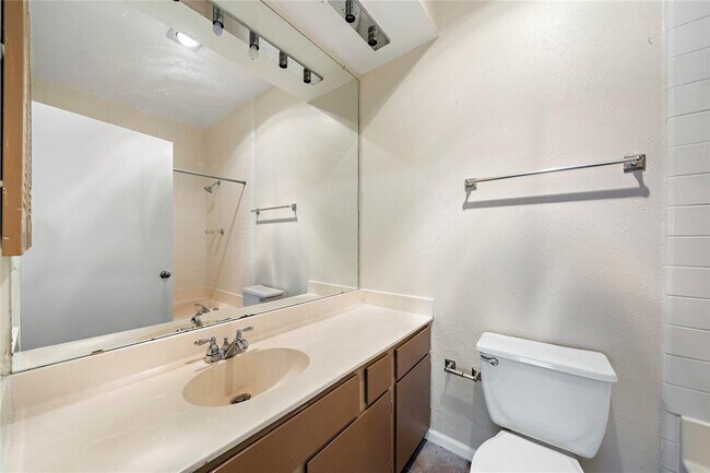 Building Photo - 2207 S Braeswood Blvd