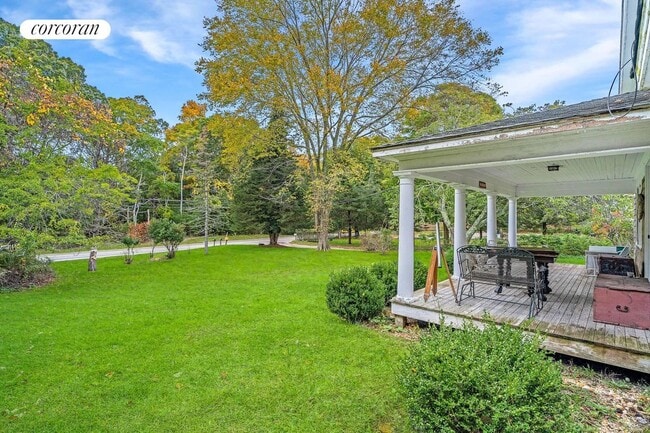 Building Photo - 2976 Noyack Rd