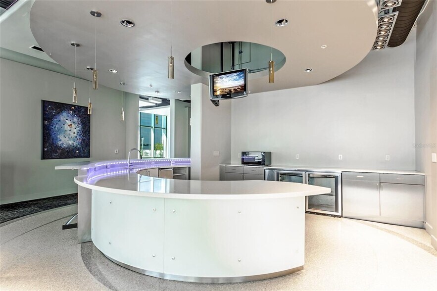 Building Photo - 150 E Robinson St