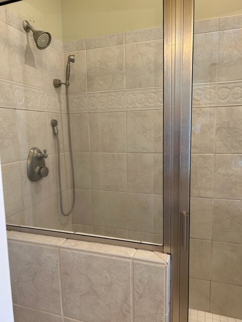 Master Shower - 417 Evans St