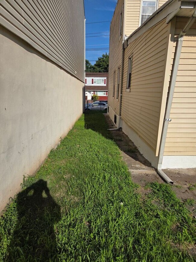 Building Photo - Under Renovation – Spacious Single-Family Home