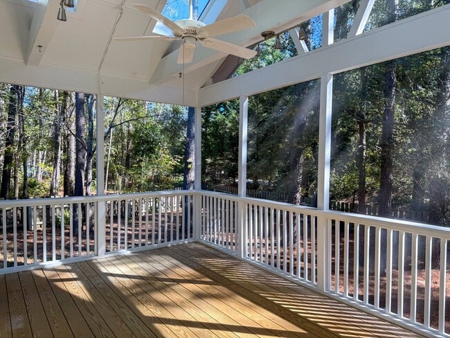 Building Photo - Gorgeous 4-Bedroom Home on a Cul-de-Sac wi...