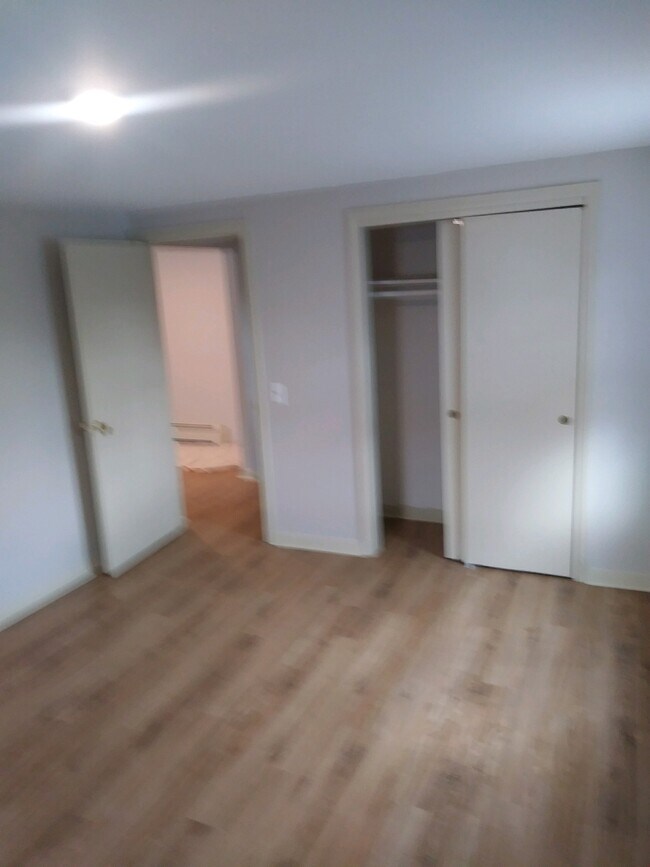 Building Photo - 66 Center St