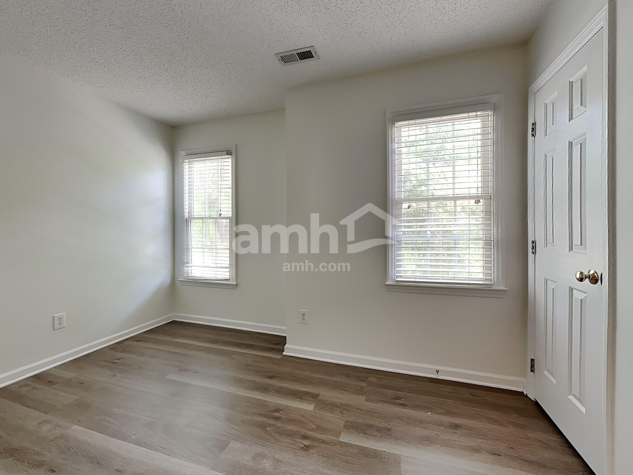 Building Photo - 2328 Water Lilly Way