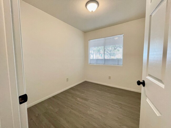 Building Photo - 1 Bed/1 Bath Condo With Bonus Room