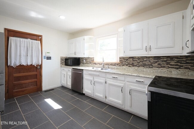 Building Photo - 548 Murray Rd NW