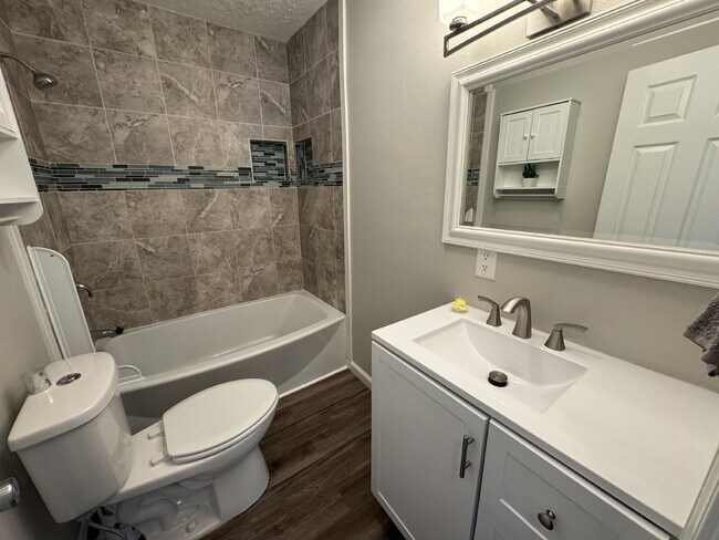 Building Photo - “Room to Grow!” — Spacious 3 Bed + Bonus Rooms in Pawnee