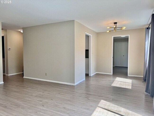 Building Photo - Charming 3-Bedroom Home in Tranquil Ridgev...
