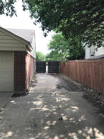 Building Photo - 3424 Cambridge Dr