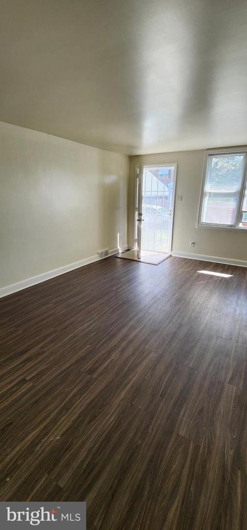 Building Photo - 408 W 21st St