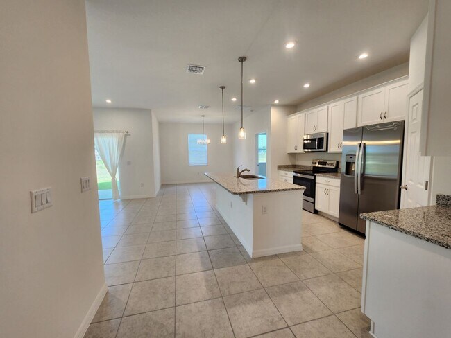 Building Photo - 33286 Country House Dr