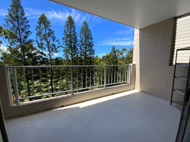 Building Photo - Colonnade on the Green 3 bedroom unit