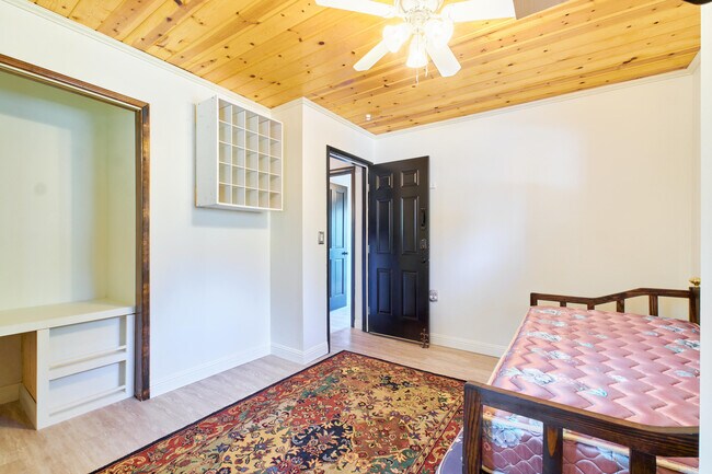 Building Photo - 509 Wallace Ln