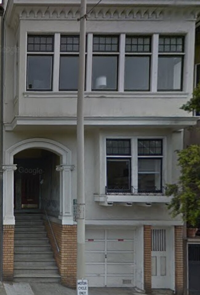 Building Photo - Large newly remodeled apartment with stain...