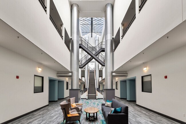 Building Photo - 106 13th St