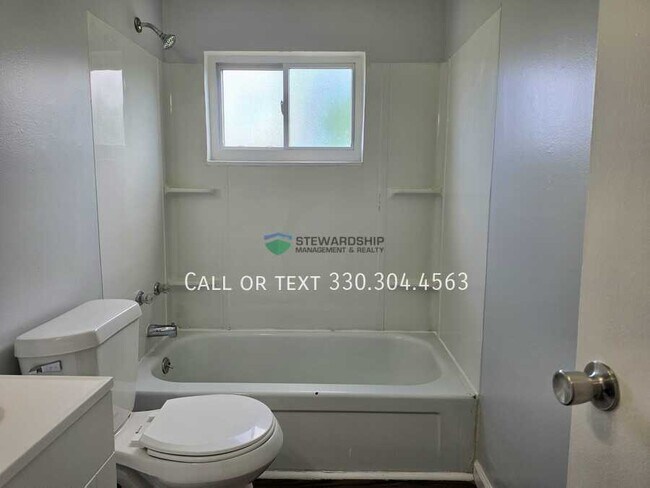 Building Photo - 1111 N Elm St