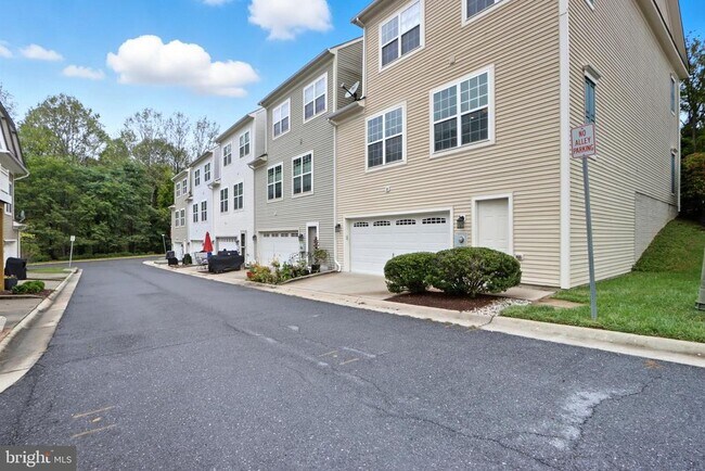Building Photo - 10228 Nuthatch Dr