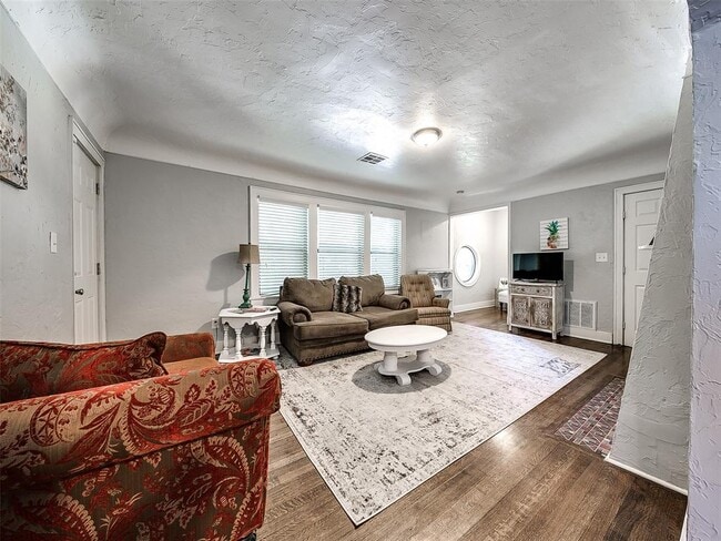 Building Photo - 1630 NW 17th St