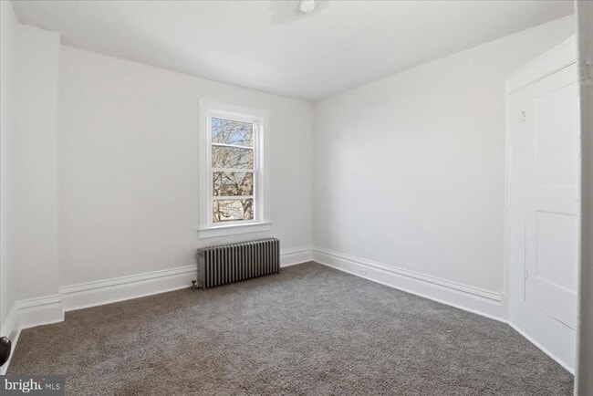 Building Photo - 819 E Marion St