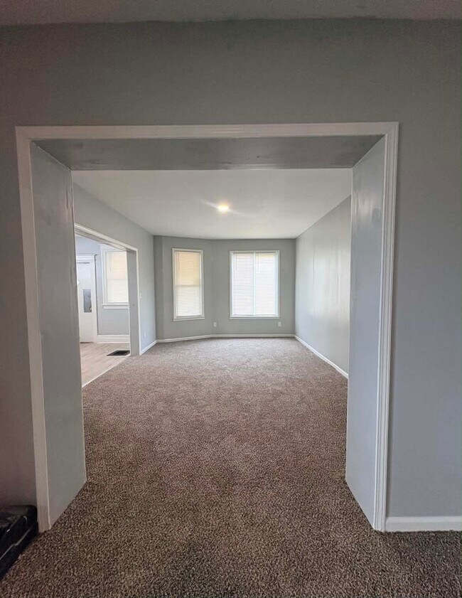 Building Photo - 668 Pingree St