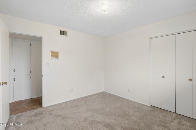 Building Photo - 1014 E Balboa Cir