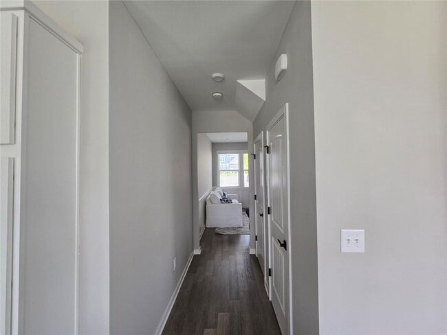 Building Photo - 121 Linden Ct