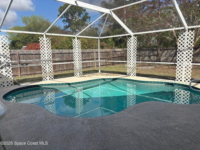 Building Photo - 443 Collings St SE