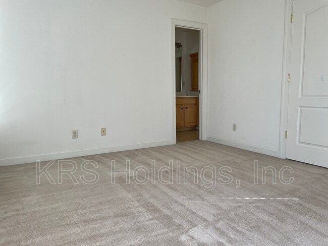 Building Photo - 3215 Omohundro Ave