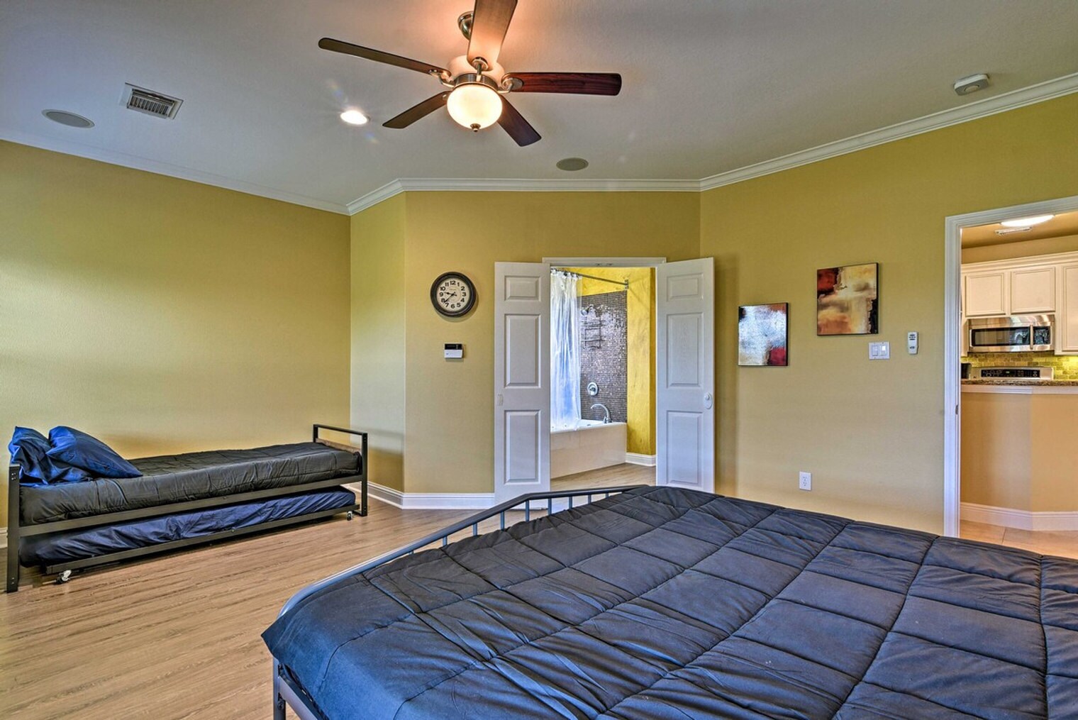 Building Photo - 2735 Broadway St