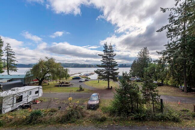 Building Photo - BEAUTIFUL CABIN STYLE HOME ACROSS FROM SIL...