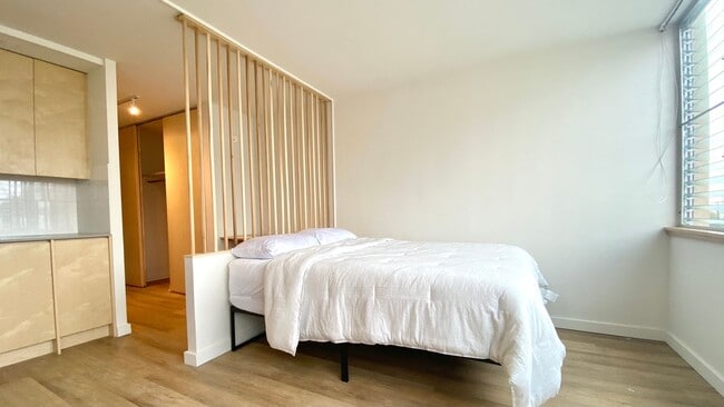 Building Photo - Renovated Studio - Utilities INCLUDED Available in Punahou Gardens!!