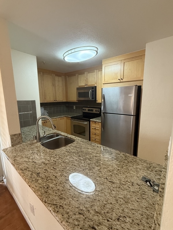 Building Photo - 3550 Lebon Dr