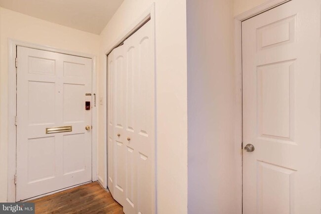 Building Photo - 900 24th St NW