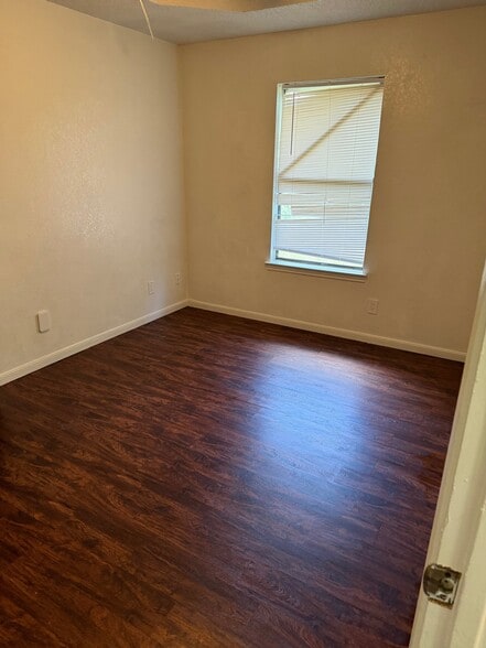 Building Photo - 1706 Copperfield Cir