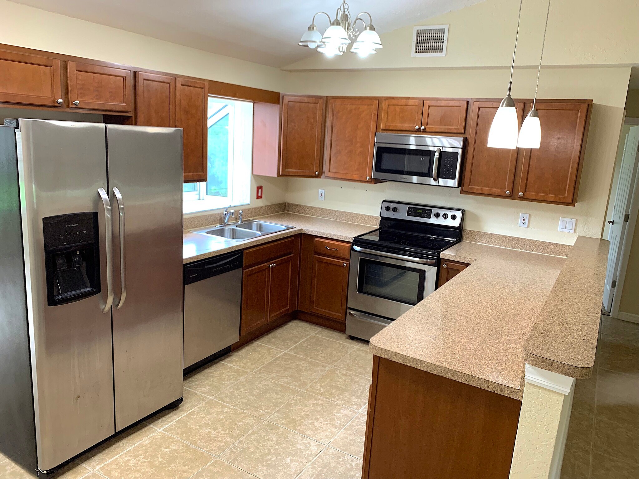 Building Photo - 7055 Lassen Ave