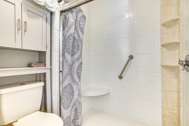 Building Photo - 4626 Trailwood Dr