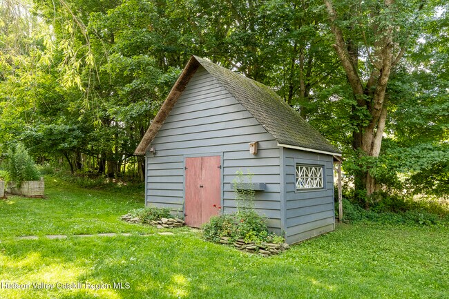 Building Photo - 250 Indian Lake Rd