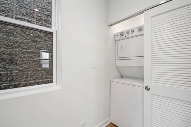 Building Photo - 1217 W Wellington Ave