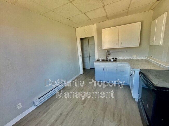 Building Photo - 810 Amity St