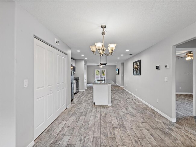 Building Photo - 1238 Vista Way
