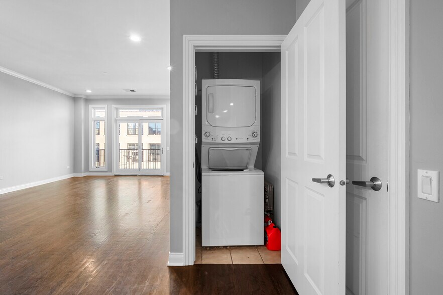 Building Photo - 1355 W Washington Blvd