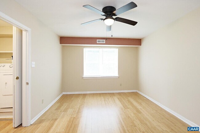 Building Photo - 545 Burgoyne Rd