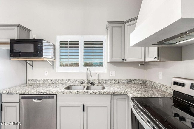 Building Photo - 1027 N 360th Ln