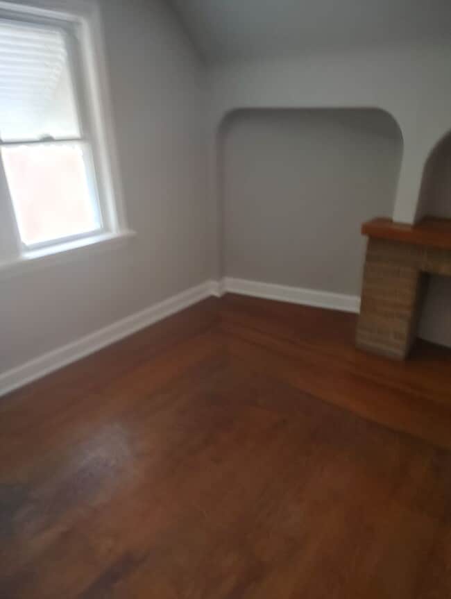 Building Photo - Section 8 Accepted! Spacious 2br home