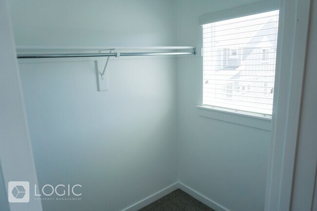 Building Photo - 15180 Gunpowder Ct