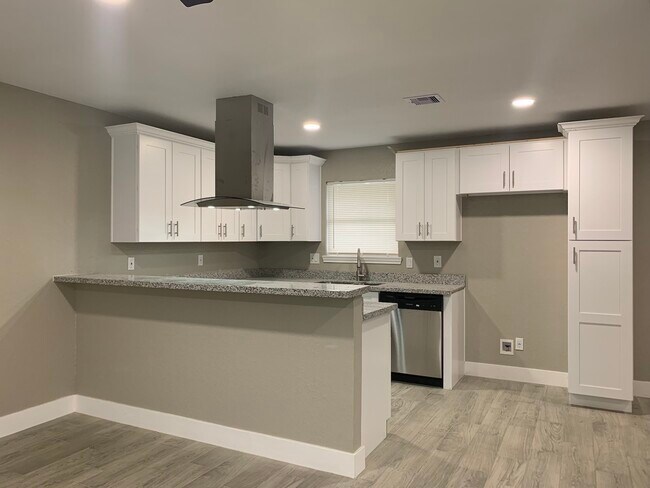 Building Photo - 231 Acker St