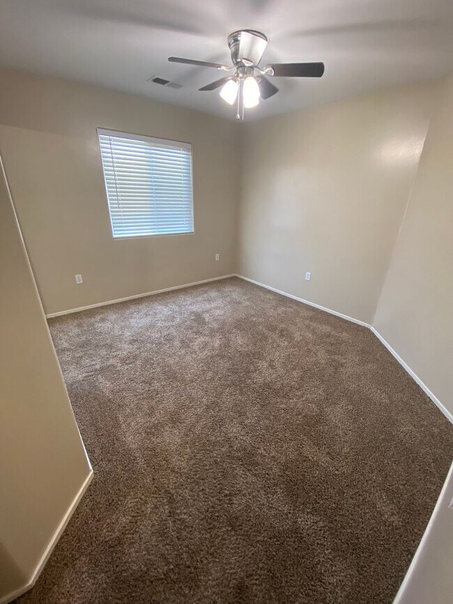 Building Photo - 11115 Cactus Valley Dr