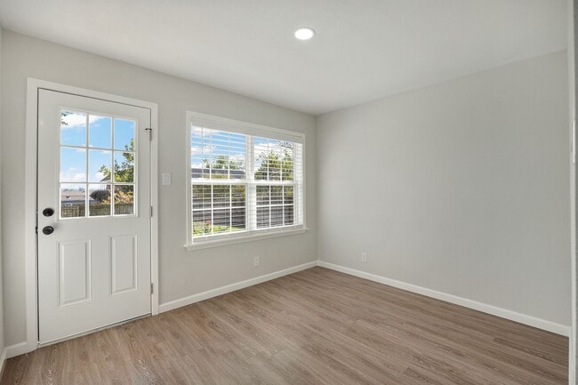 Building Photo - Completely Remodeled Four Bedroom