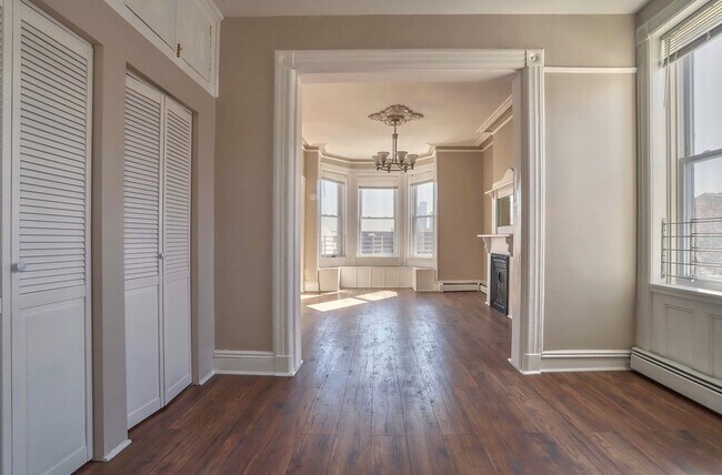 Building Photo - 118 Bowers St