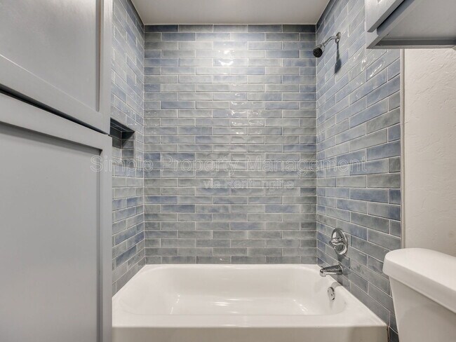 Building Photo - 2207 Donna Dr